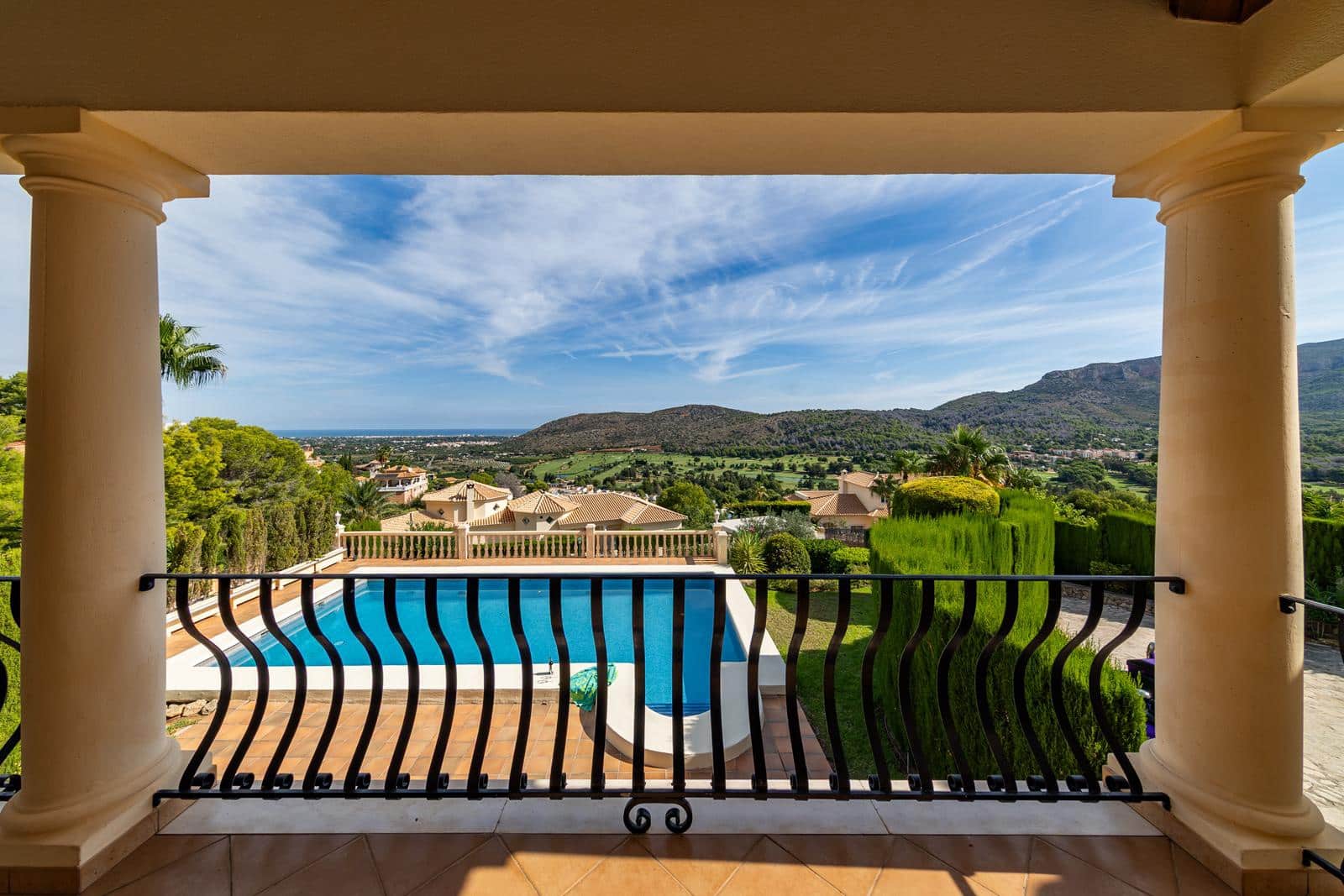 4 Zimmer Villa zu verkaufen in Pedreguer mit Garage - 995.000 € (Ref: 9230221)