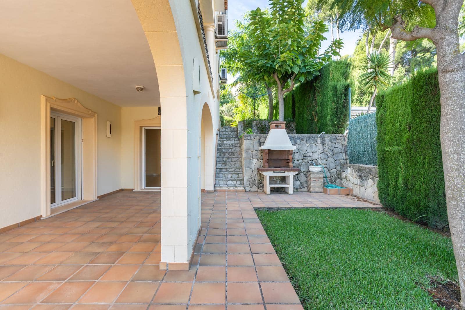 4 Zimmer Villa zu verkaufen in Pedreguer mit Garage - 995.000 € (Ref: 9230221)