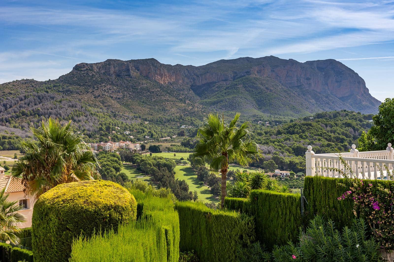 4 Zimmer Villa zu verkaufen in Pedreguer mit Garage - 995.000 € (Ref: 9230221)