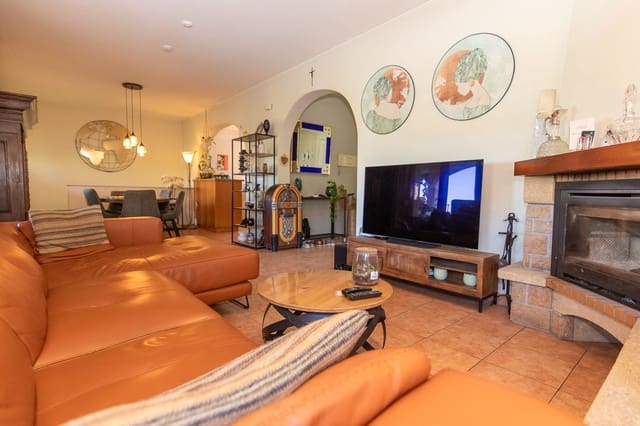 4 bedroom Villa for sale in Vall de Laguart with garage - € 375,000 (Ref: 9287473)