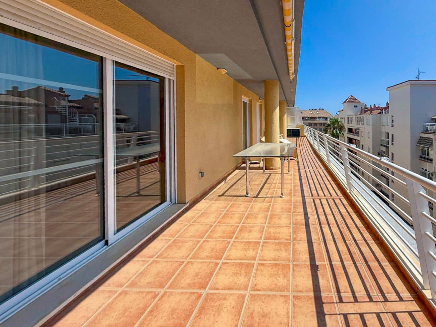 2 soverom Penthouse til salgs i Denia med svømmebasseng garasje - € 430 000 (Ref: 9363487)