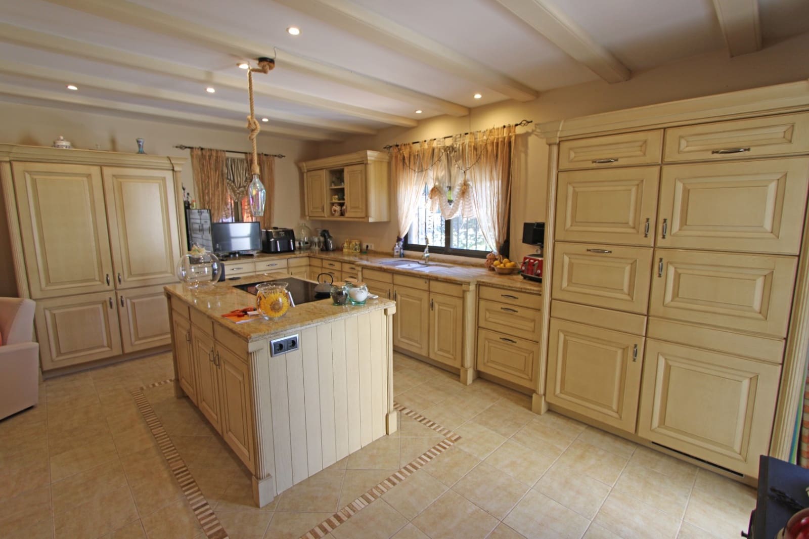 4 soveværelse Villa til salg i Orba med swimmingpool - € 599.000 (Ref: 9410365)