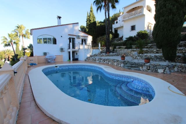 3 soveværelse Villa til salg i Orba med swimmingpool garage - € 499.000 (Ref: 9542803)