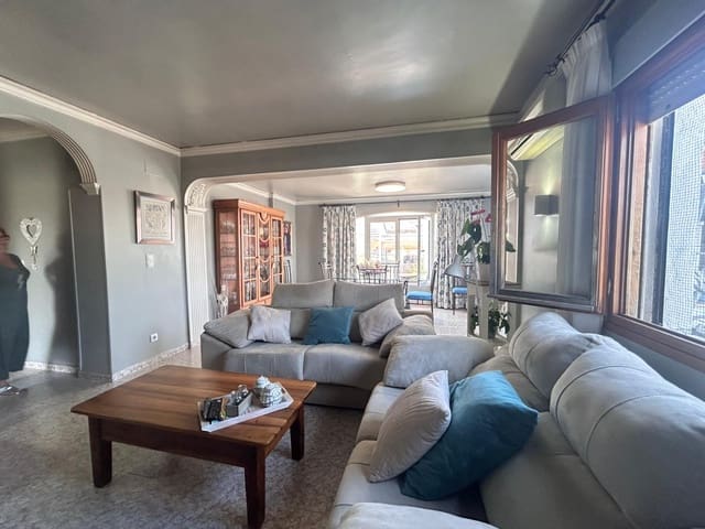 4 bedroom Villa for sale in Dénia with garage - € 490,000 (Ref: 9659804)