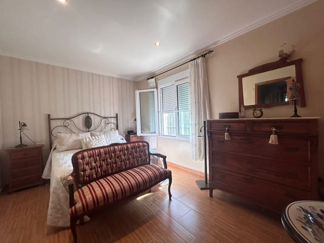 4 bedroom Villa for sale in Dénia with garage - € 490,000 (Ref: 9659804)