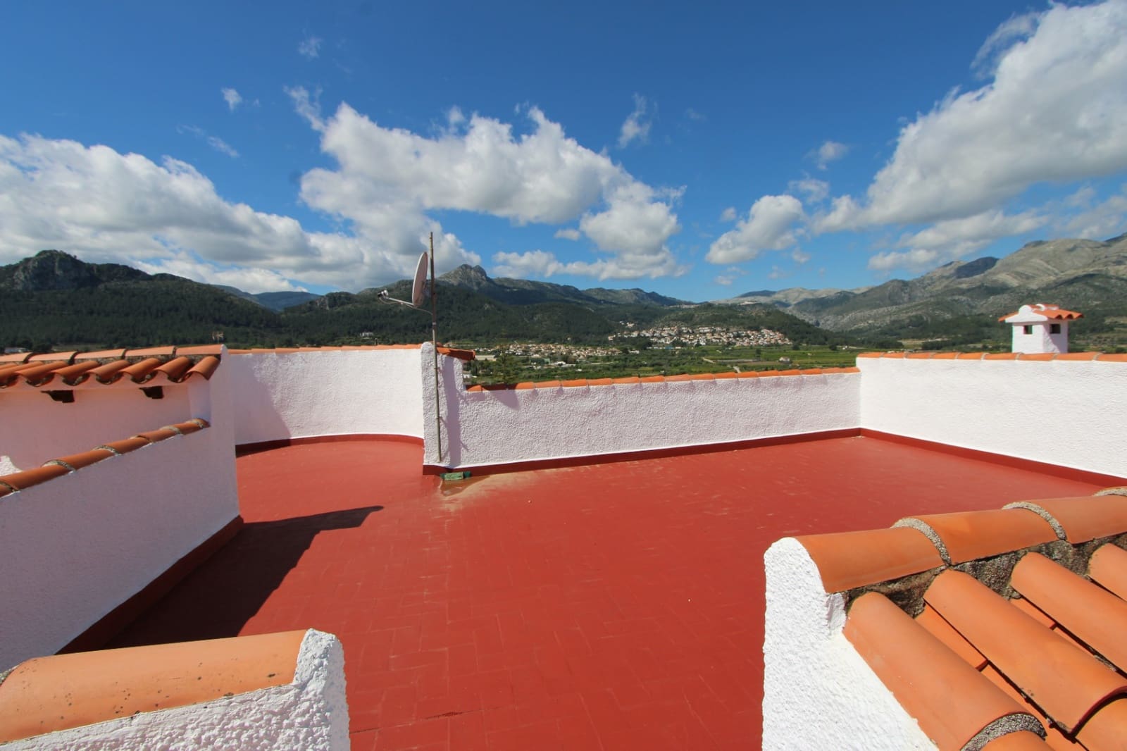 Chalet de 6 habitaciones en Orba en venta con piscina garaje - 690.000 € (Ref: 9668271)