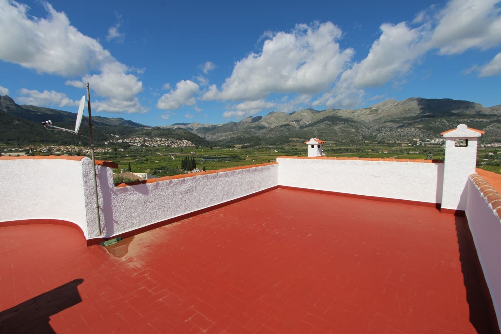 Chalet de 6 habitaciones en Orba en venta con piscina garaje - 690.000 € (Ref: 9668271)
