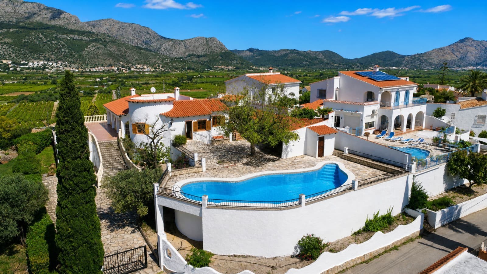 Chalet de 6 habitaciones en Orba en venta con piscina garaje - 690.000 € (Ref: 9668271)