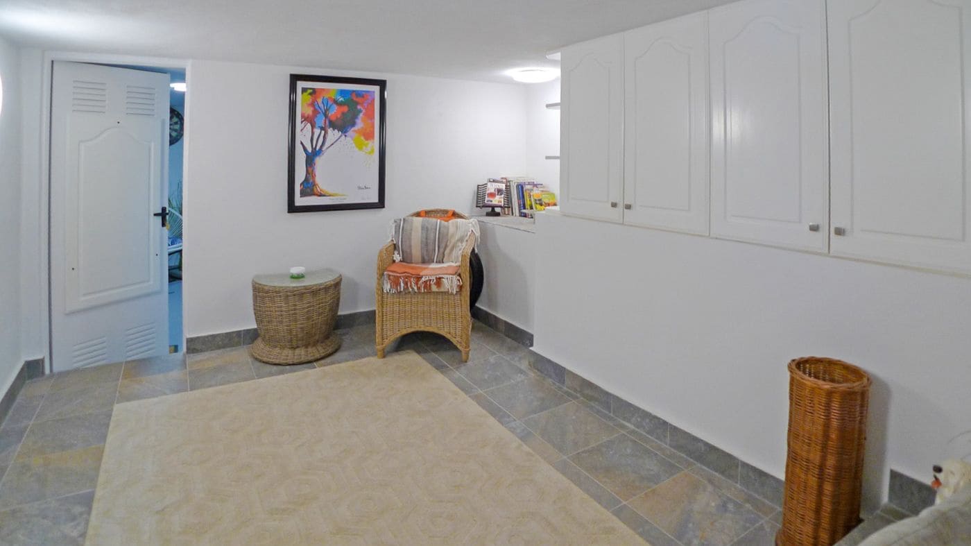 3 soveværelse Villa til salg i Orba med swimmingpool garage - € 475.000 (Ref: 9683325)