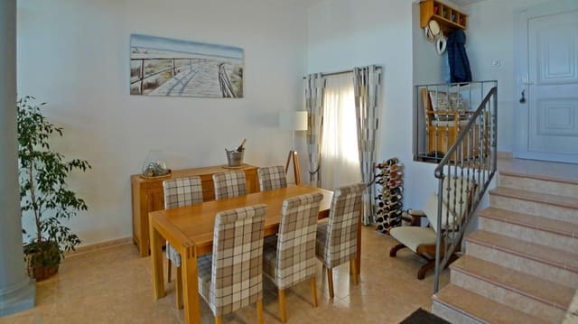 3 soveværelse Villa til salg i Orba med swimmingpool garage - € 475.000 (Ref: 9683325)