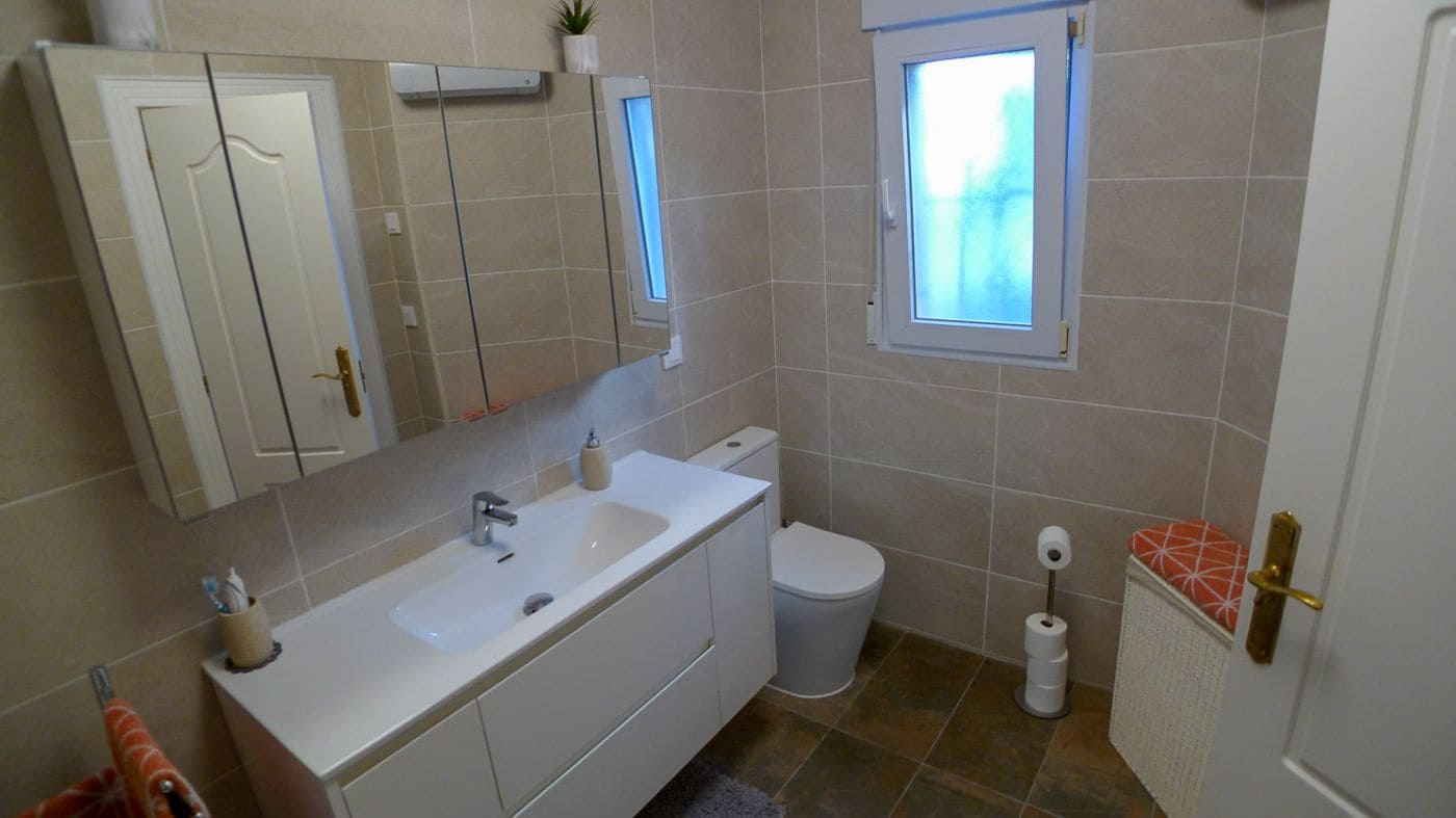 3 soveværelse Villa til salg i Orba med swimmingpool garage - € 475.000 (Ref: 9683325)