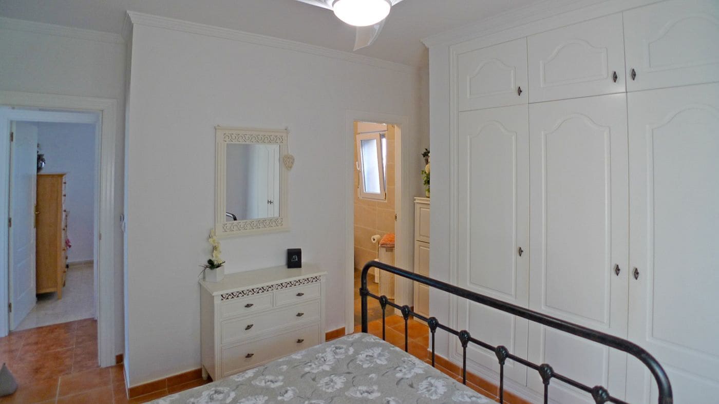 3 soveværelse Villa til salg i Orba med swimmingpool garage - € 475.000 (Ref: 9683325)