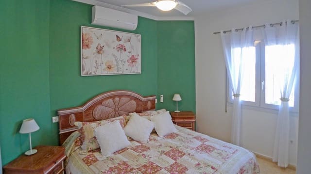 3 soveværelse Villa til salg i Orba med swimmingpool garage - € 475.000 (Ref: 9683325)