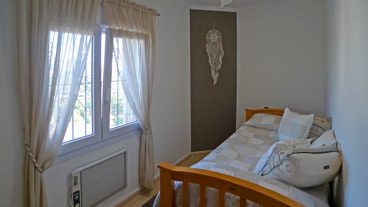 3 soveværelse Villa til salg i Orba med swimmingpool garage - € 475.000 (Ref: 9683325)