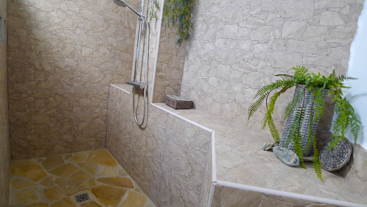 3 soveværelse Villa til salg i Orba med swimmingpool garage - € 475.000 (Ref: 9683325)