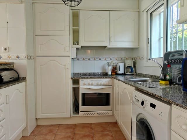 3 makuuhuone Rivitalo myytävänä paikassa Dénia mukana uima-altaan - 299 000 € (Ref: 9683326)