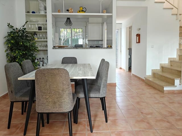 3 makuuhuone Rivitalo myytävänä paikassa Dénia mukana uima-altaan - 299 000 € (Ref: 9683326)