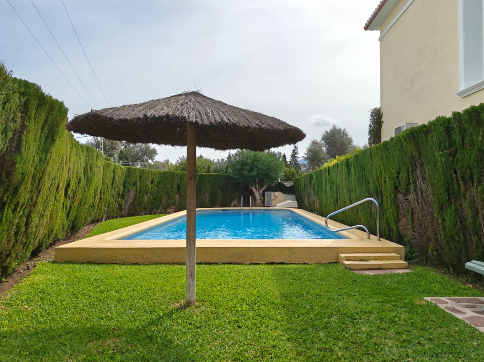 3 makuuhuone Rivitalo myytävänä paikassa Denia mukana uima-altaan - 299 000 € (Ref: 9683326)