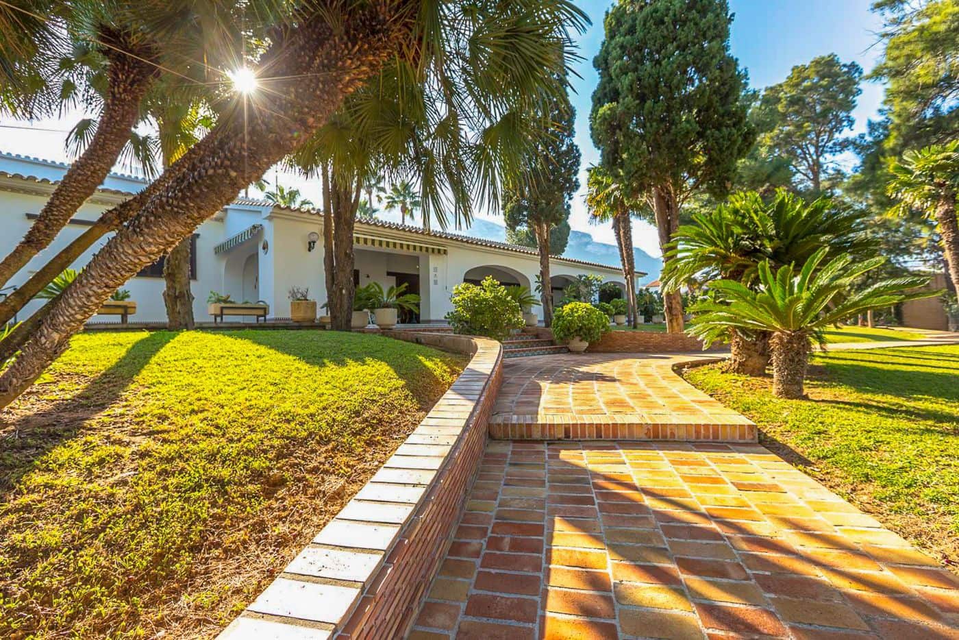 6 bedroom Villa for sale in Denia with pool garage - € 2,800,000 (Ref: 9800285)