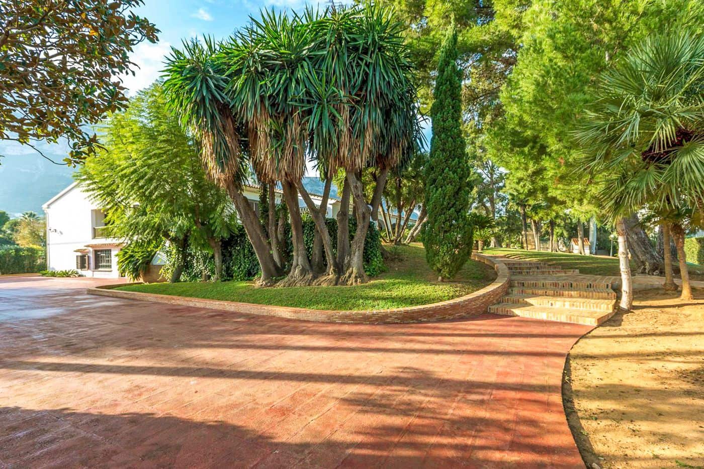 6 bedroom Villa for sale in Denia with pool garage - € 2,800,000 (Ref: 9800285)