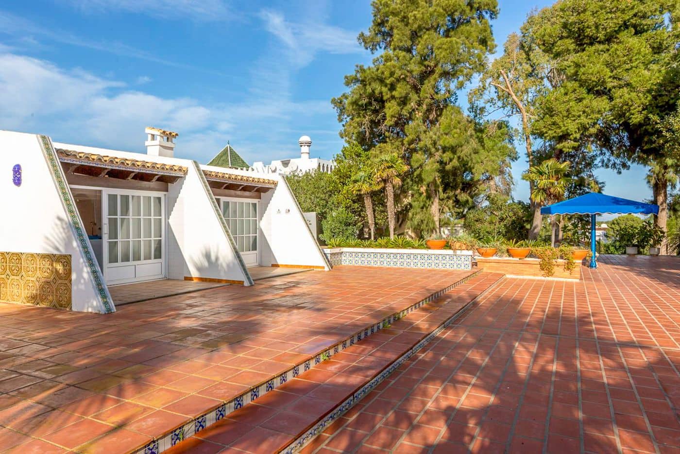 6 bedroom Villa for sale in Denia with pool garage - € 2,800,000 (Ref: 9800285)