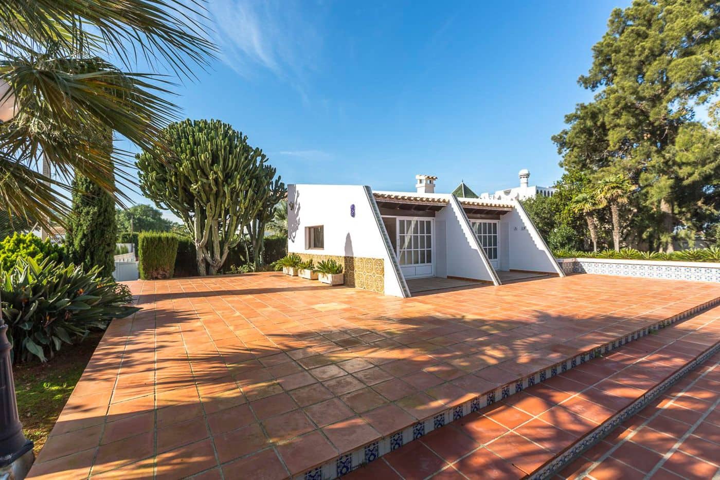 6 bedroom Villa for sale in Denia with pool garage - € 2,800,000 (Ref: 9800285)