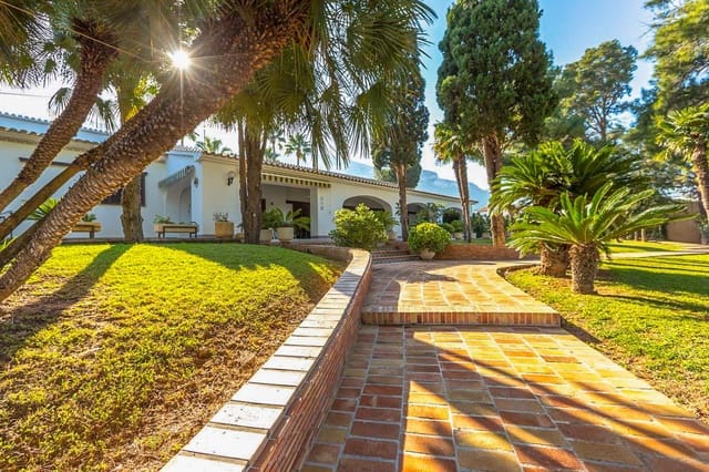 6 bedroom Villa for sale in El Montgó, Dénia with pool garage - € 2,800,000 (Ref: 9800285)