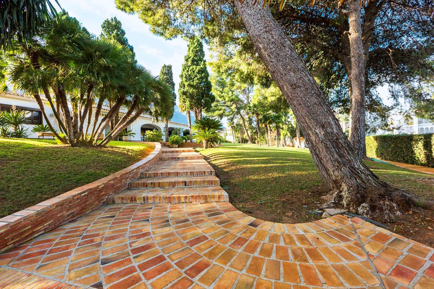 6 bedroom Villa for sale in Denia with pool garage - € 2,800,000 (Ref: 9800285)