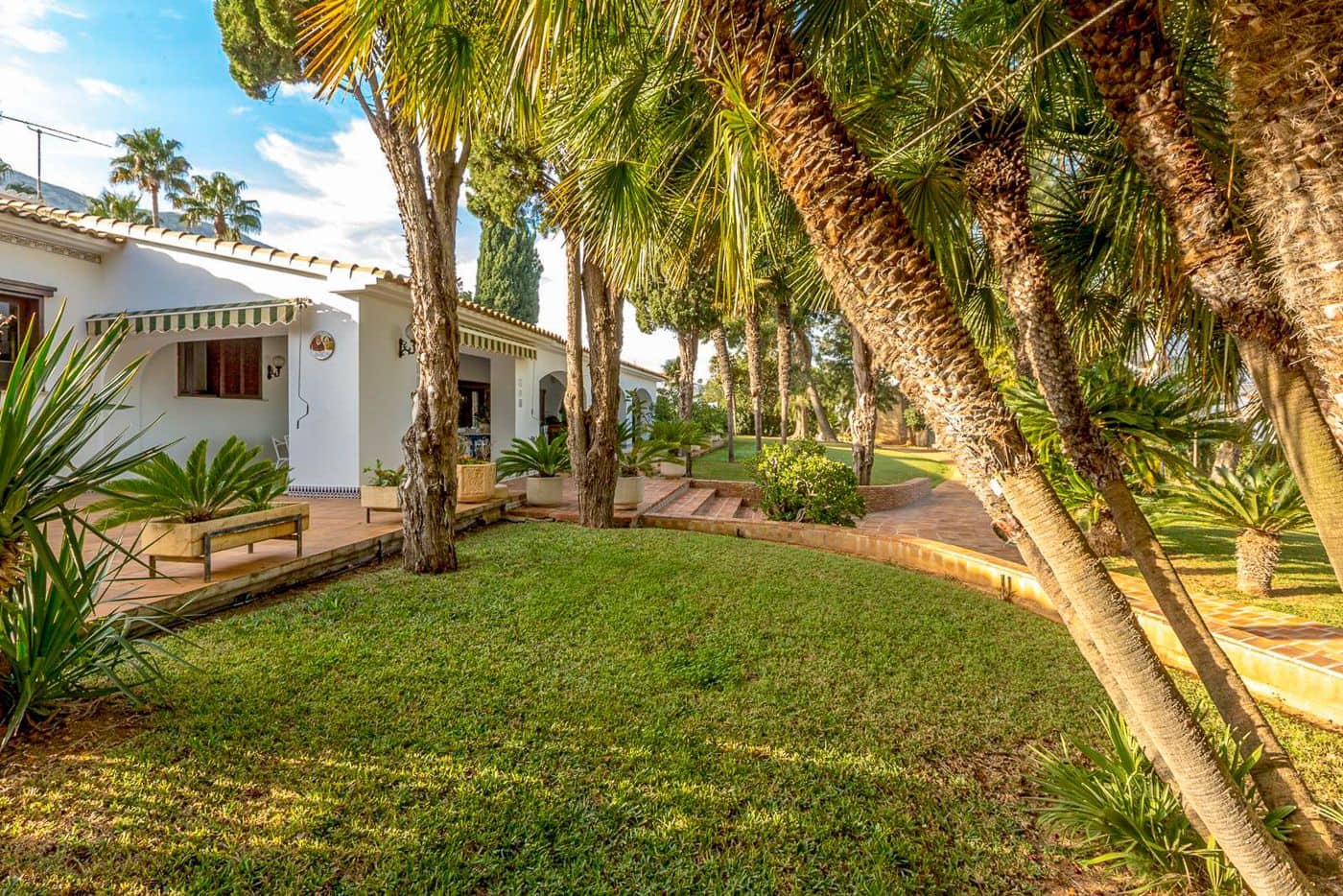 6 bedroom Villa for sale in Denia with pool garage - € 2,800,000 (Ref: 9800285)