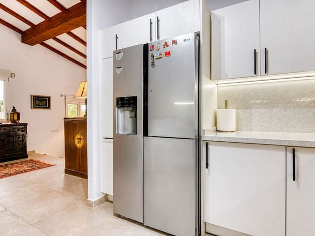 Chalet de 3 habitaciones en La Sella en venta con piscina garaje - 660.000 € (Ref: 9835026)