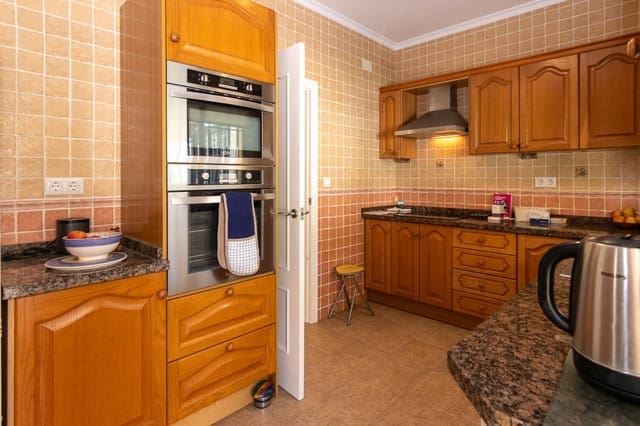 3 soverom Villa til salgs i Sagra med svømmebasseng garasje - € 340 000 (Ref: 9835027)