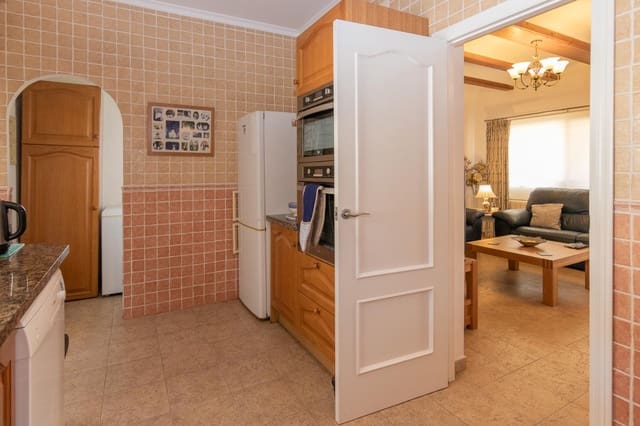 3 soverom Villa til salgs i Sagra med svømmebasseng garasje - € 340 000 (Ref: 9835027)