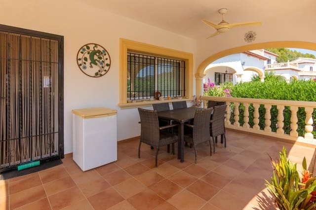 3 soverom Villa til salgs i Sagra med svømmebasseng garasje - € 340 000 (Ref: 9835027)