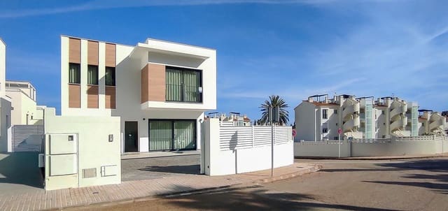 Chalet de 3 habitaciones en Dénia en venta con piscina garaje - 695.000 € (Ref: 9835029)