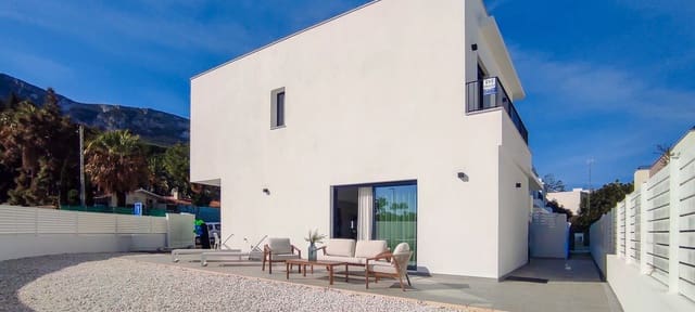 Chalet de 3 habitaciones en Dénia en venta con piscina garaje - 695.000 € (Ref: 9835029)