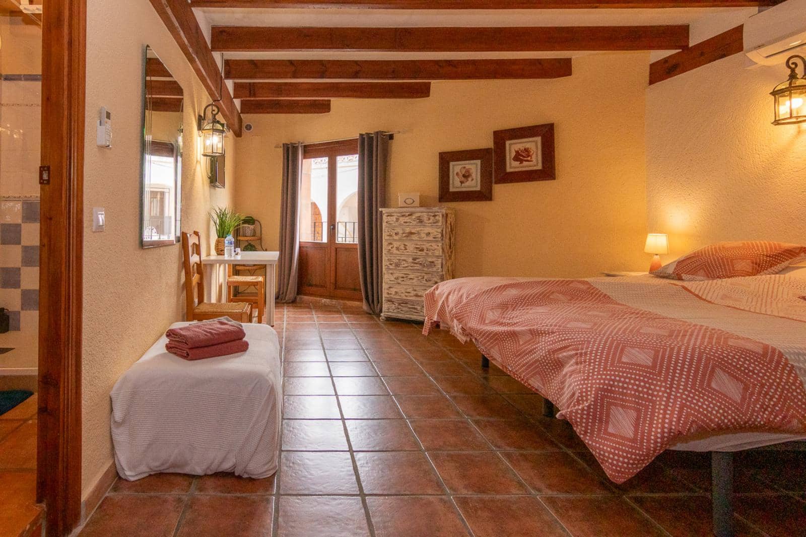 Hotel de 6 habitaciones en Sagra en venta - 625.000 € (Ref: 9835030)