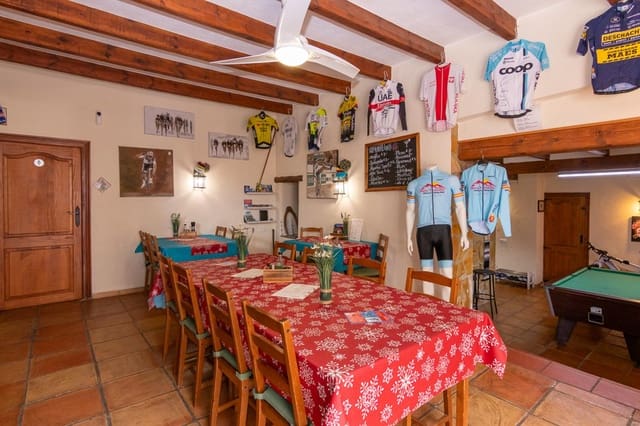 Hotel de 6 habitaciones en Sagra en venta - 625.000 € (Ref: 9835030)