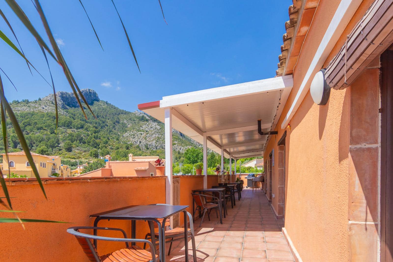 Hotel de 6 habitaciones en Sagra en venta - 625.000 € (Ref: 9835030)