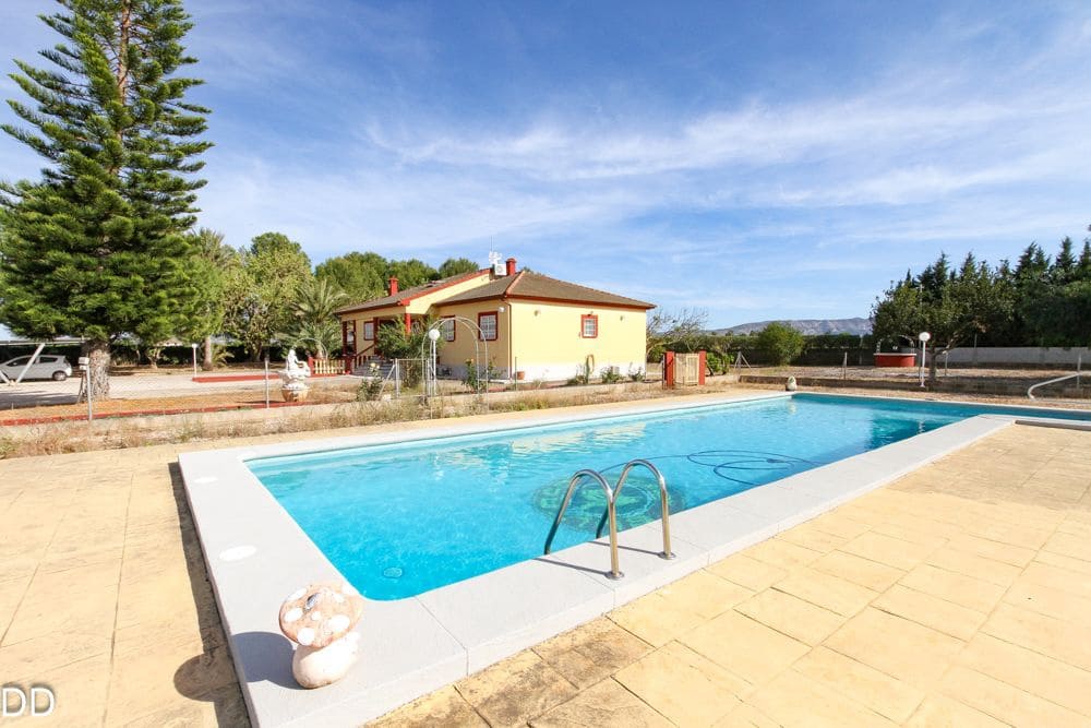 5 bedroom Villa for sale in Els Poblets with pool garage - € 850,000 (Ref: 9880453)