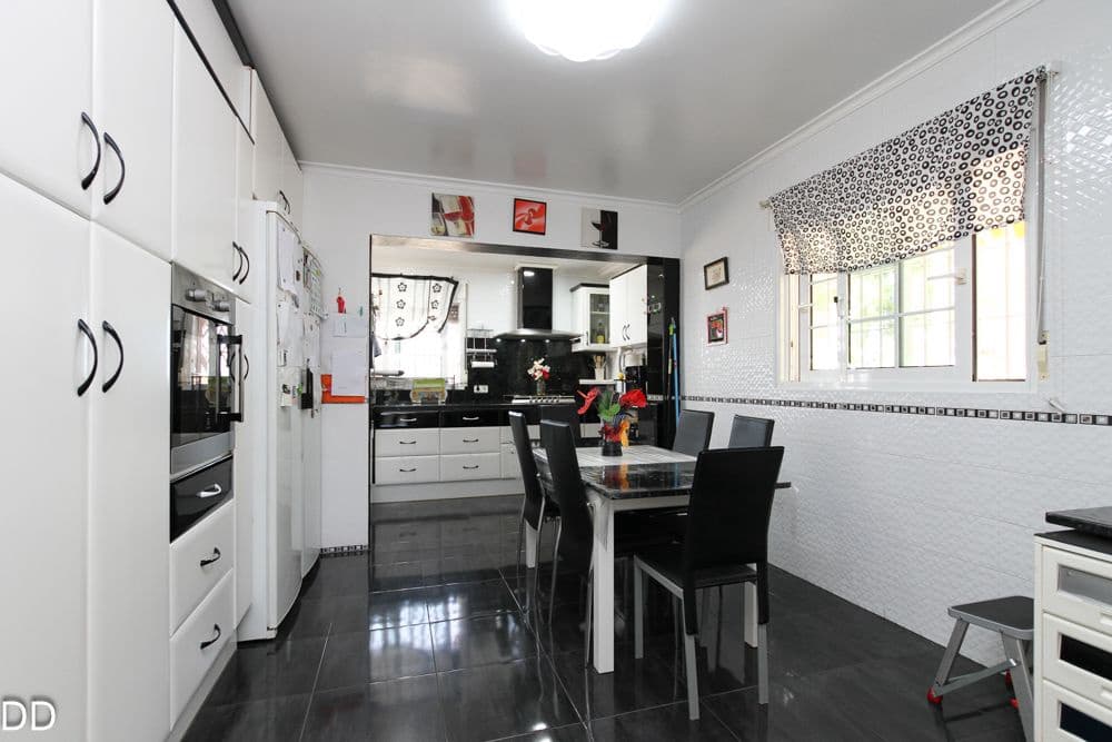 5 bedroom Villa for sale in Els Poblets with pool garage - € 850,000 (Ref: 9880453)