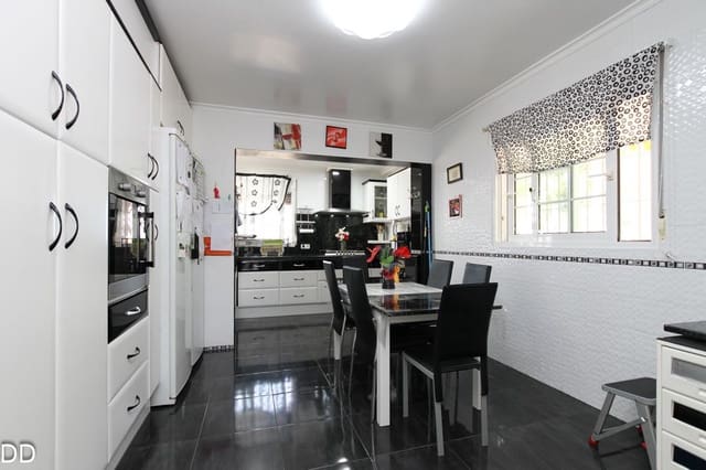 5 bedroom Villa for sale in Els Poblets with pool garage - € 850,000 (Ref: 9880453)