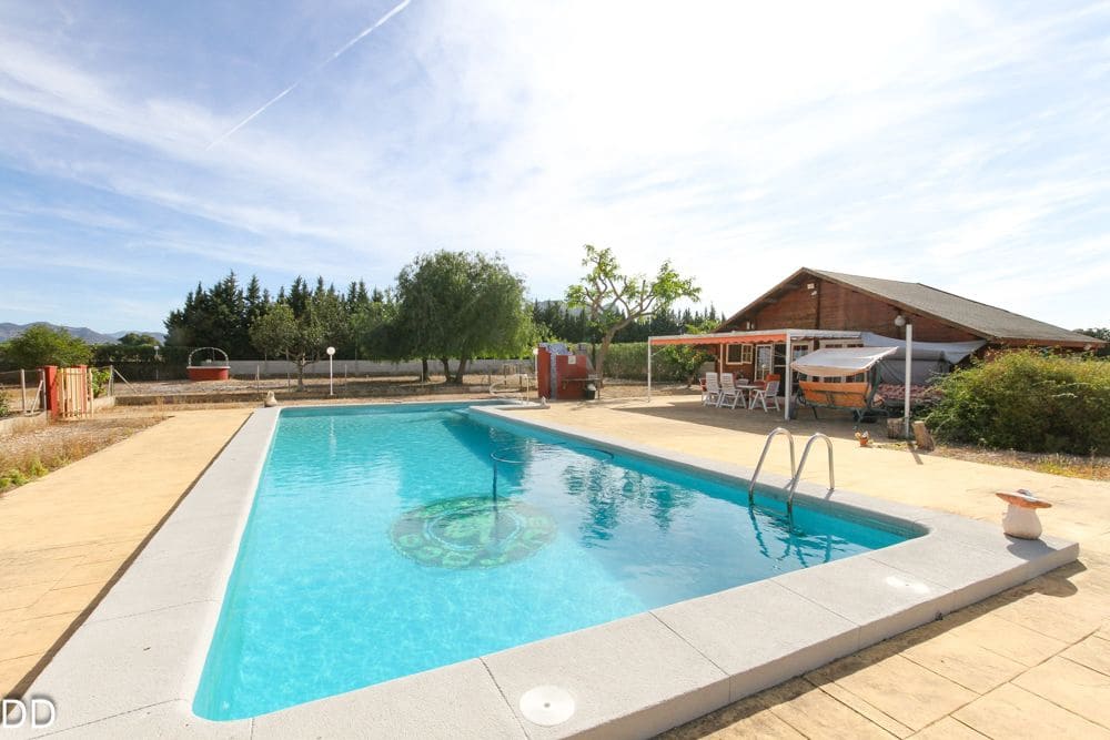 5 bedroom Villa for sale in Els Poblets with pool garage - € 850,000 (Ref: 9880453)