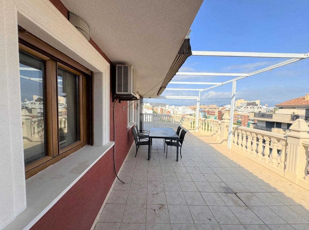 Ático de 2 habitaciones en Dénia en venta con garaje - 349.000 € (Ref: 9912361)