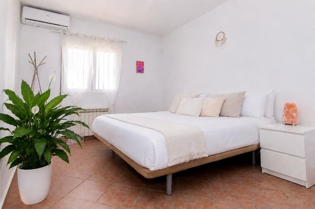Chalet de 3 habitaciones en Dénia en venta con garaje - 425.000 € (Ref: 9912362)