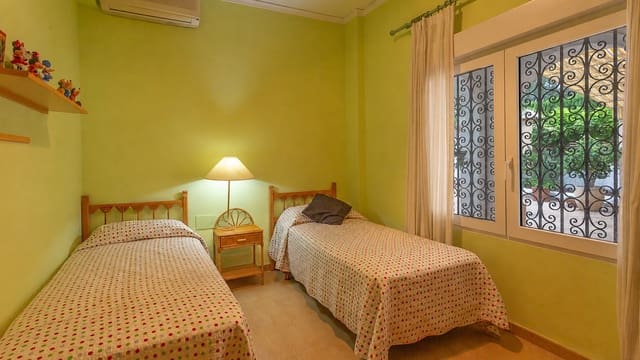 5 soverom Villa til salgs i Dénia med svømmebasseng garasje - € 1 395 000 (Ref: 9977670)