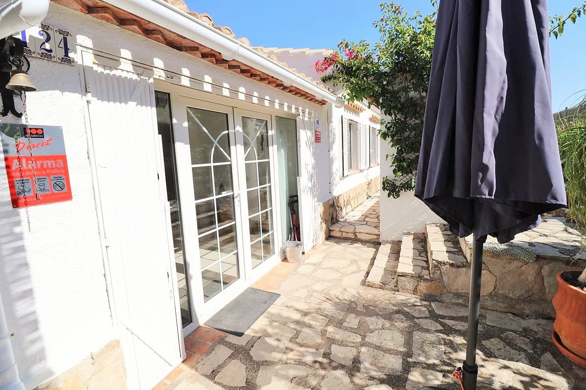 Chalet de 3 habitaciones en La Sella en venta con piscina garaje - 525.000 € (Ref: 9977672)