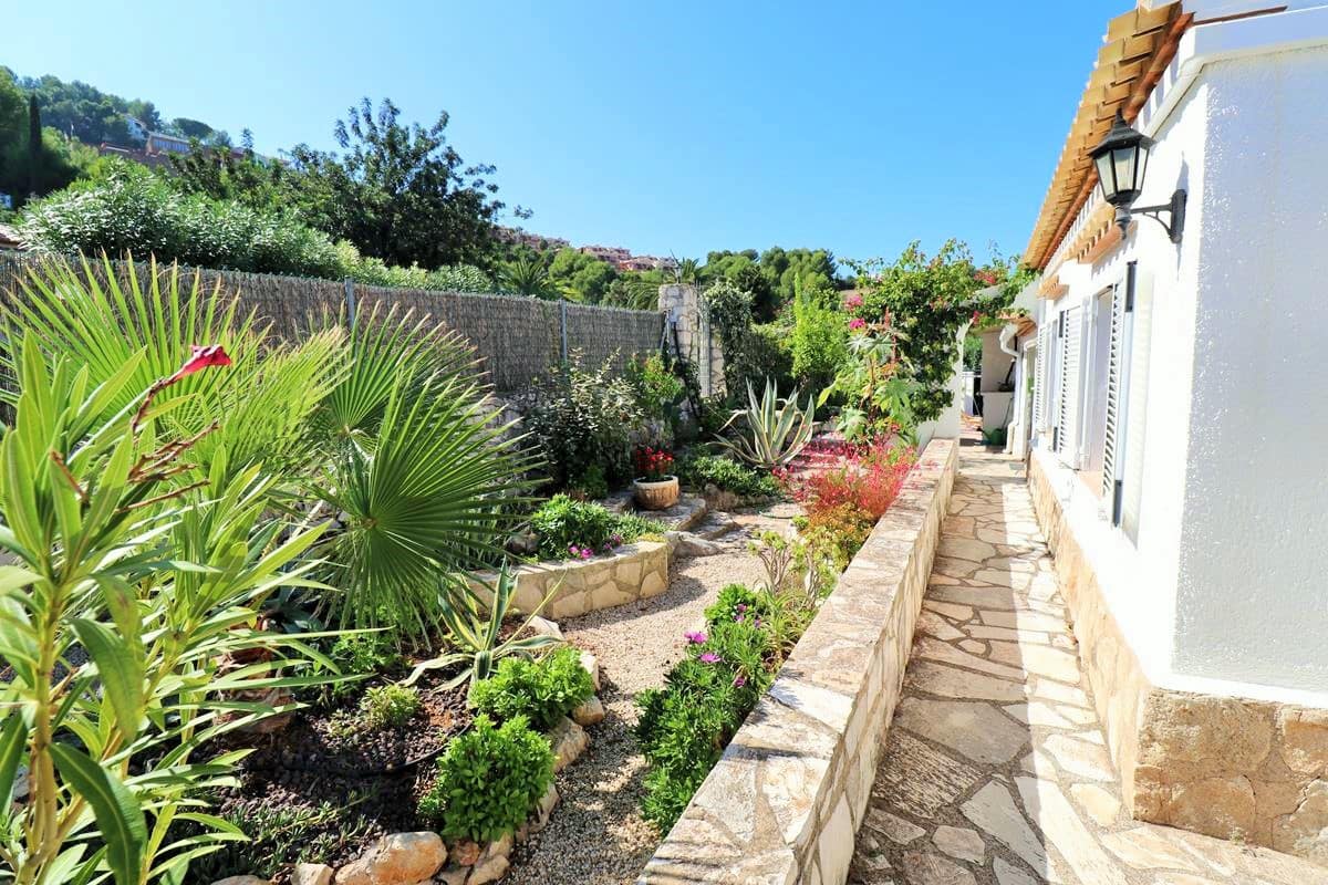Chalet de 3 habitaciones en La Sella en venta con piscina garaje - 525.000 € (Ref: 9977672)