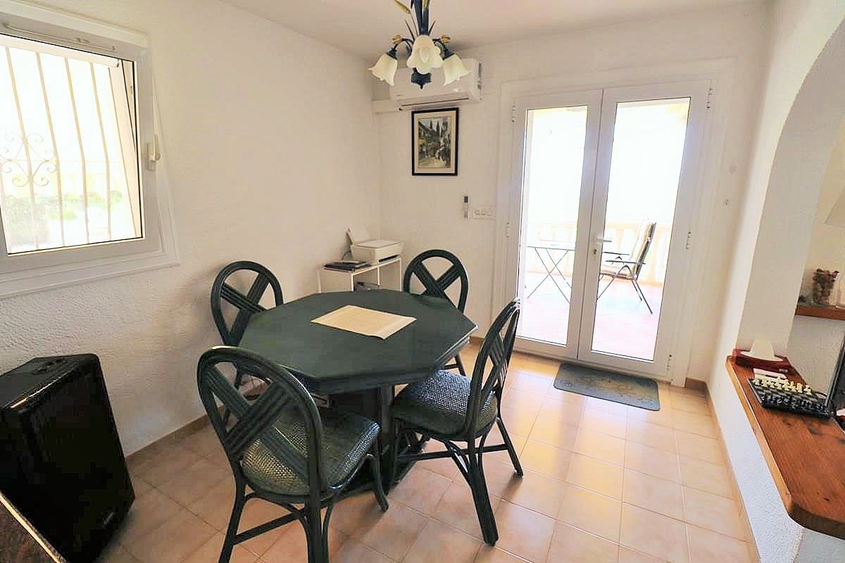 Chalet de 3 habitaciones en La Sella en venta con piscina garaje - 525.000 € (Ref: 9977672)
