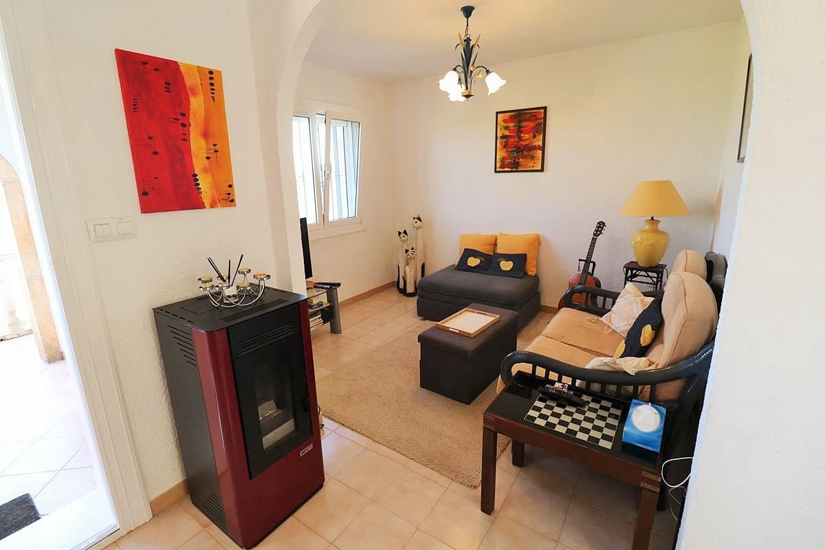 Chalet de 3 habitaciones en La Sella en venta con piscina garaje - 525.000 € (Ref: 9977672)