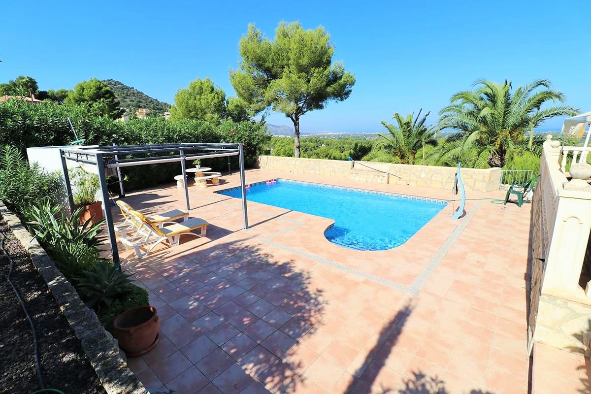 Chalet de 3 habitaciones en La Sella en venta con piscina garaje - 525.000 € (Ref: 9977672)